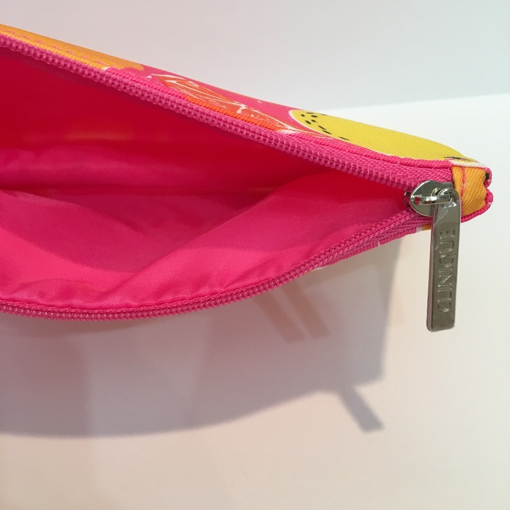 NEW Clinique Travel Makeup Bag - Picture 3 of 3